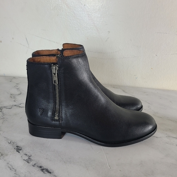 Frye Carly Double Zip Black Bootie 6.5 New With Box - Picture 1 of 7